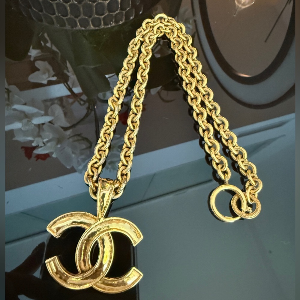 ❗️FINAL PRICE❗️LOT 1812 24K gold plated CHANEL vintage CC pendant necklace - Picture 4 of 16